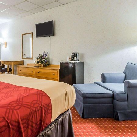 Econo Lodge Stewart International Airport New Windsor Екстериор снимка