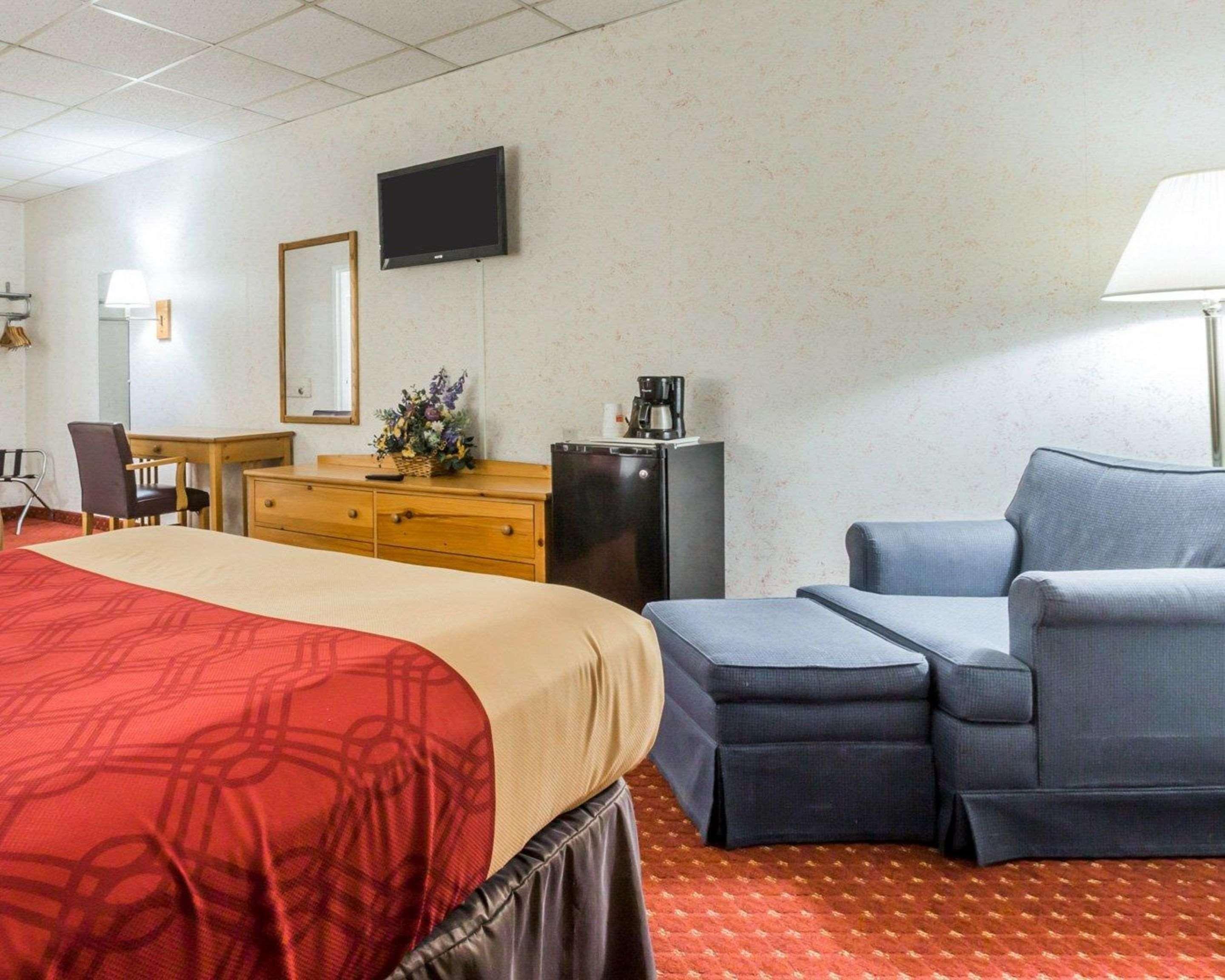 Econo Lodge Stewart International Airport New Windsor Екстериор снимка