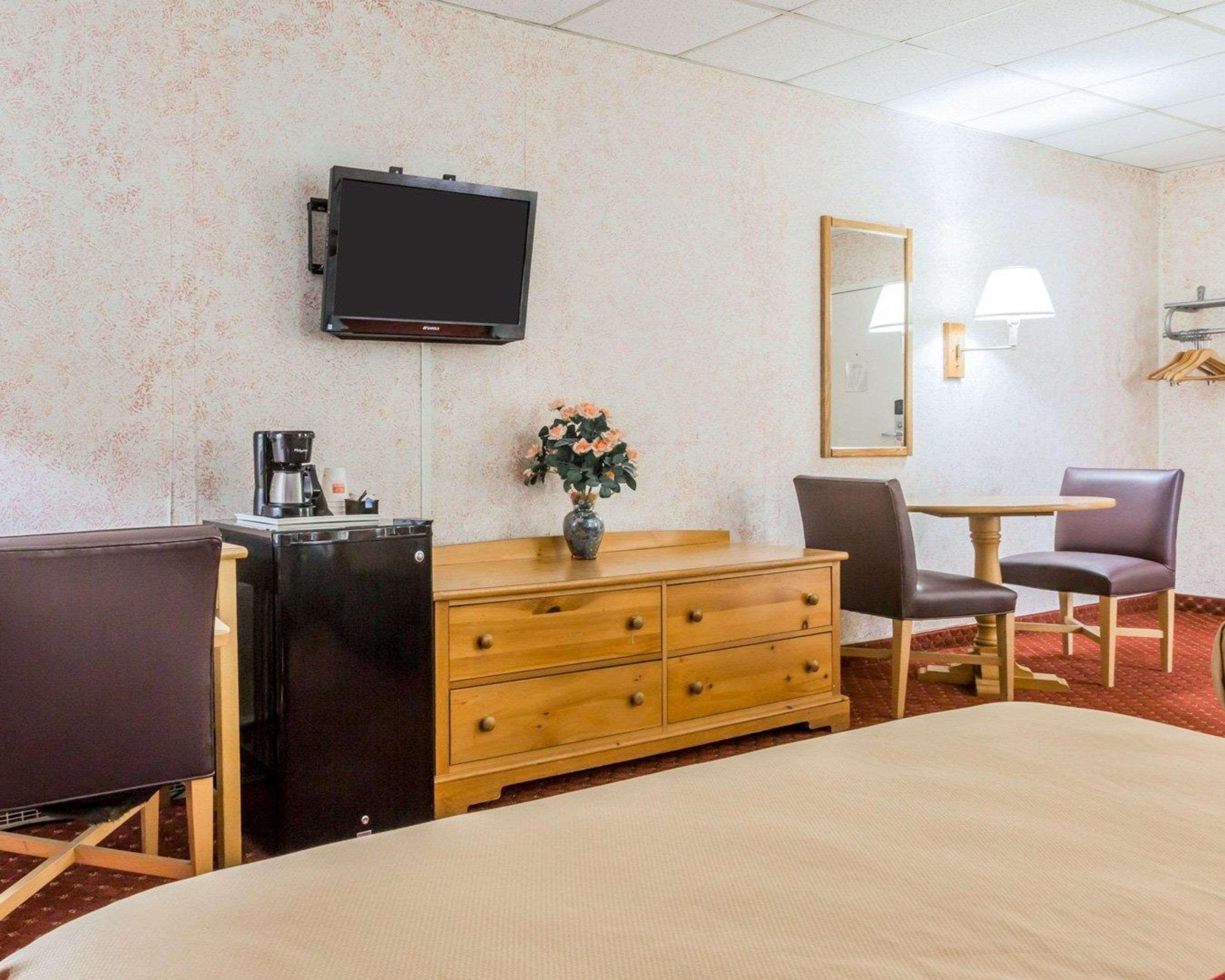 Econo Lodge Stewart International Airport New Windsor Екстериор снимка