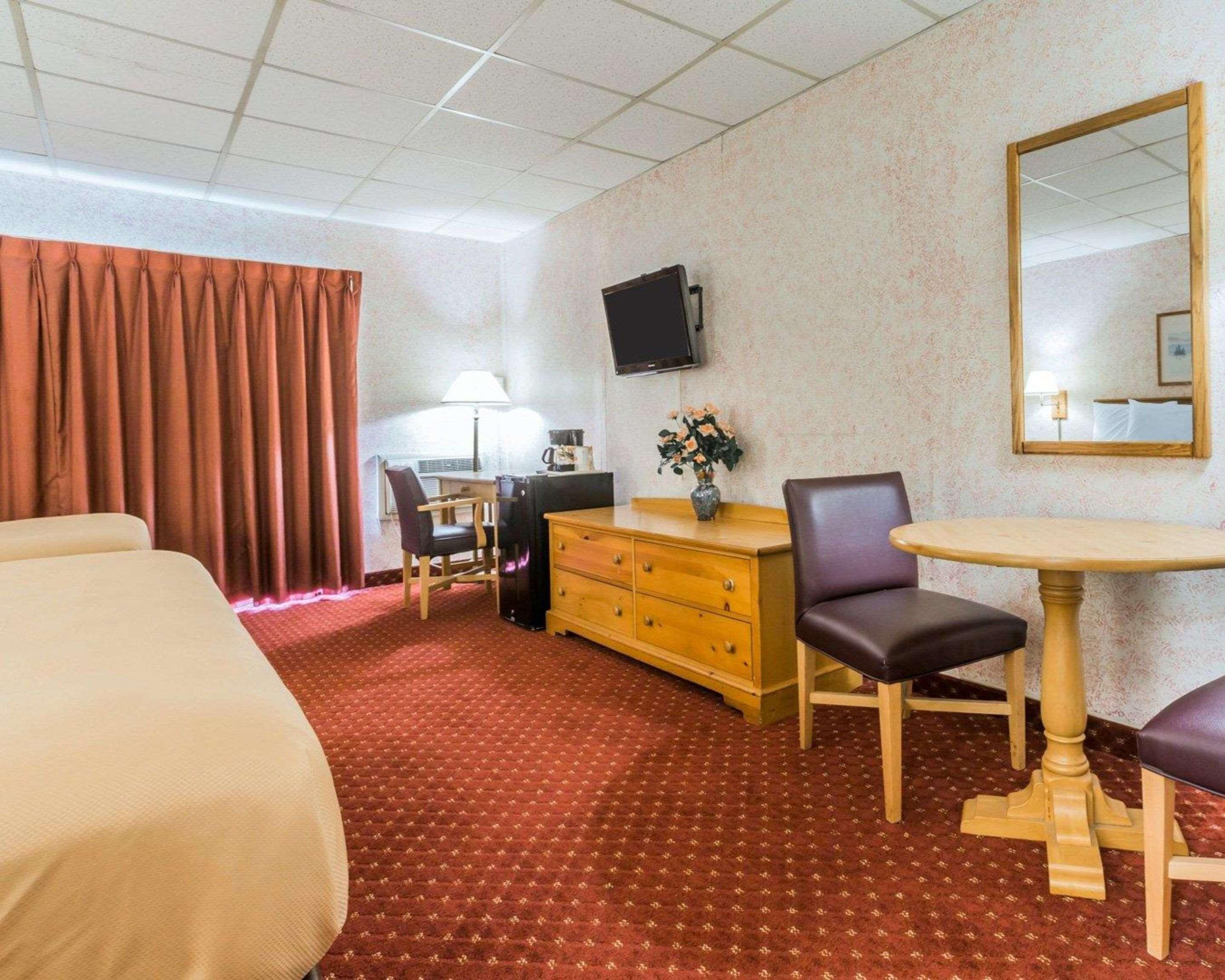 Econo Lodge Stewart International Airport New Windsor Екстериор снимка
