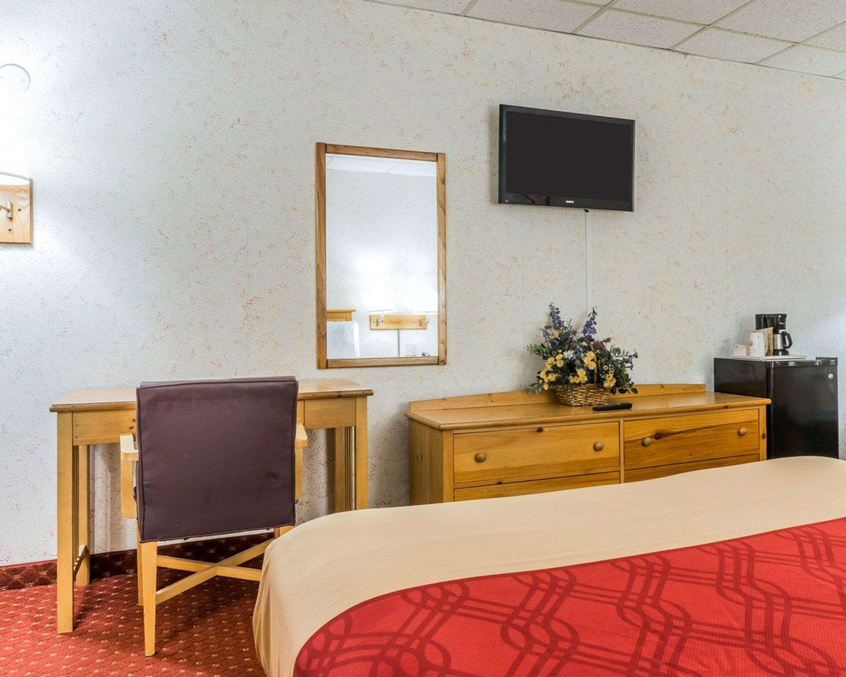 Econo Lodge Stewart International Airport New Windsor Екстериор снимка