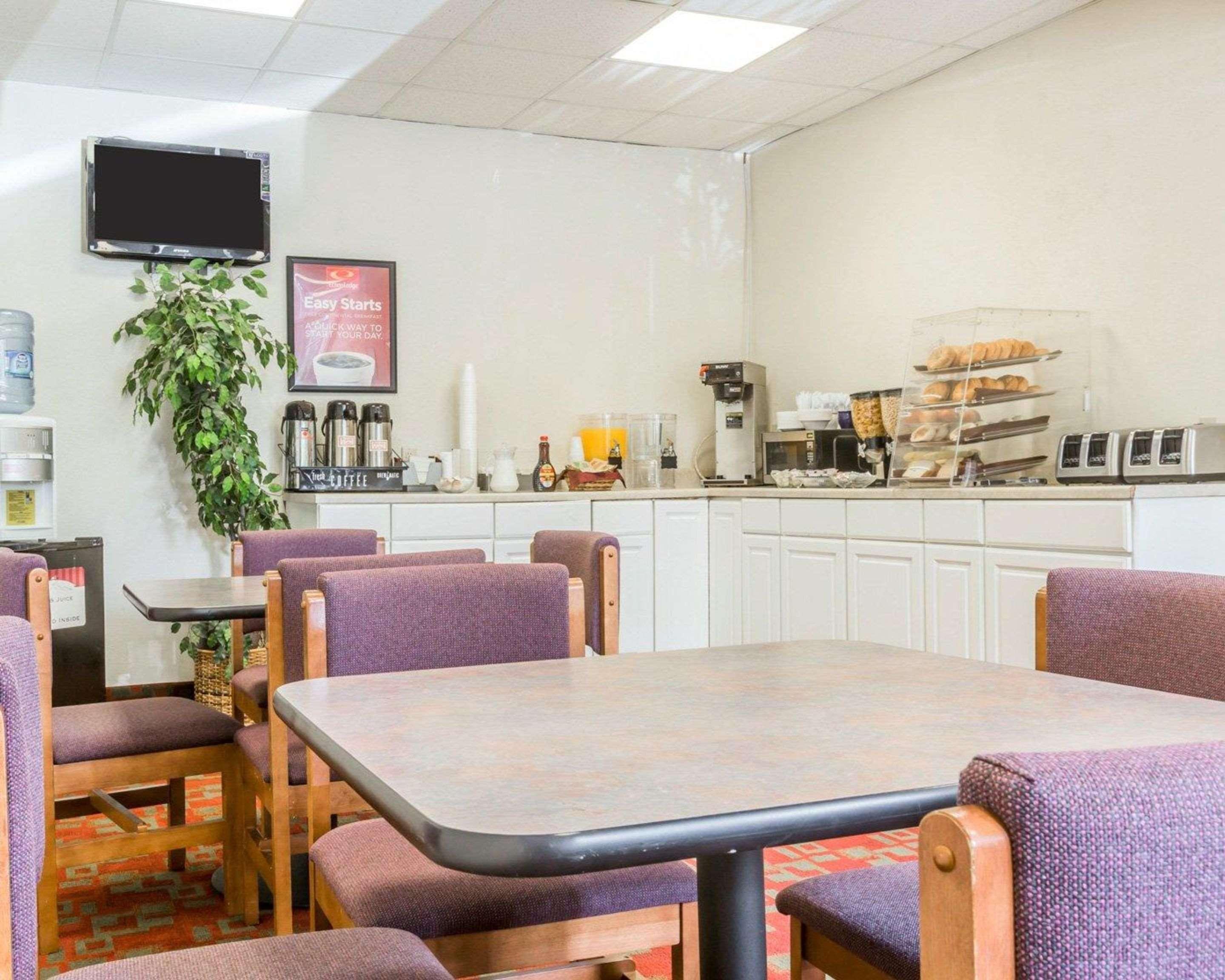 Econo Lodge Stewart International Airport New Windsor Екстериор снимка